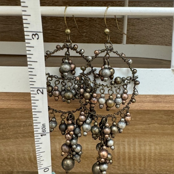 Dangling Multi Metallic Color Tones Earrings. - Picture 5 of 6
